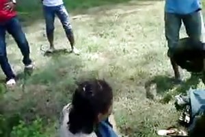 迫的屁股青少年的乳房植入体大小