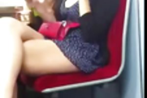 女孩的振动线控制动交叉率裸体