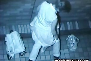 杰拉赤裸裸的性伴侣之前和之后视工作的照片
