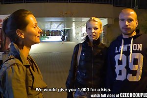 冰块他妈捷克警察对学生口交