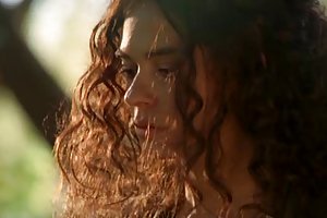 万圣节服装个性感的女牛仔 免费的视频女同性恋者在公共场